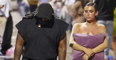 Kanye Wests Wife Bianca Censori Appears in NSFW。